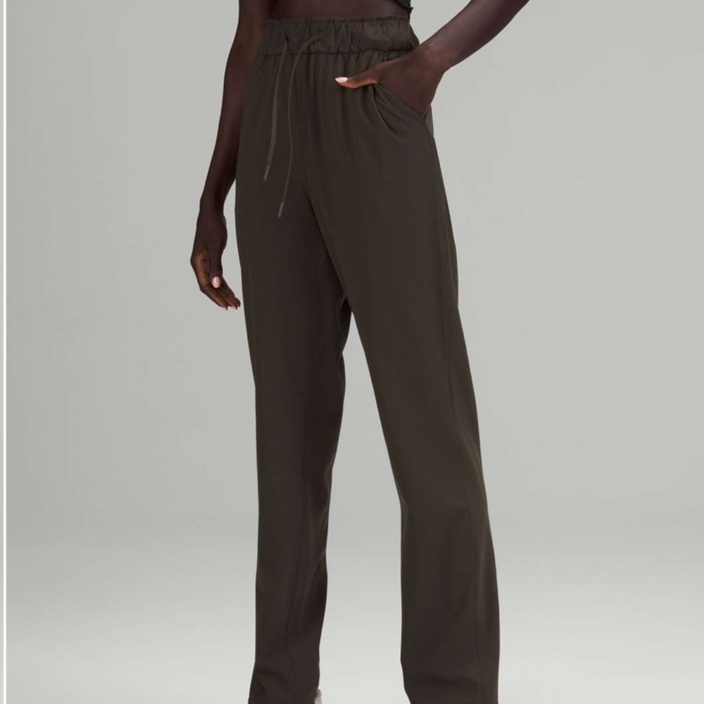 Lululemon Stretch Luxtreme High-Rise Pant *Full Length
Dark Olive size 4